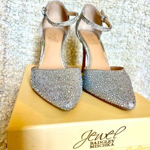 Badgley Mischka silver heels size 6 1/2
